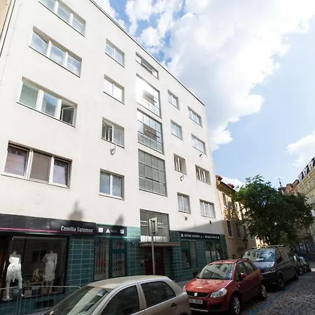 哈斯塔葛乐丽酒店 *